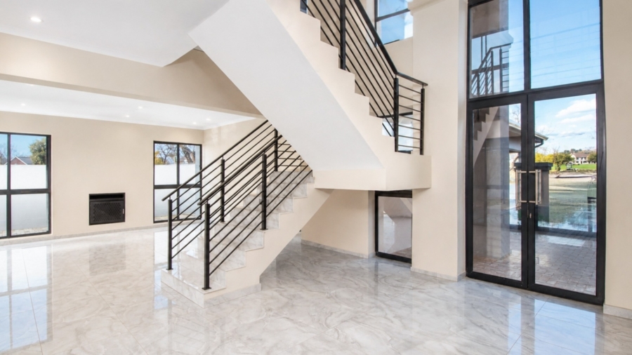 5 Bedroom Property for Sale in Meerhof North West